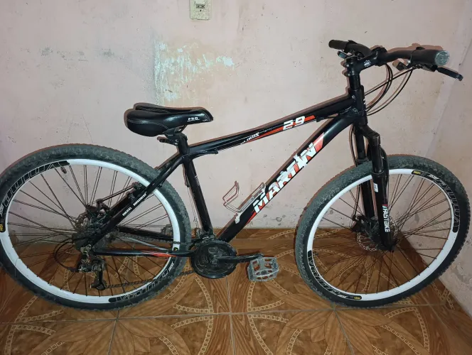 Bicicleta aro 29 em perfeito estado de conservação, aceito troca por celular