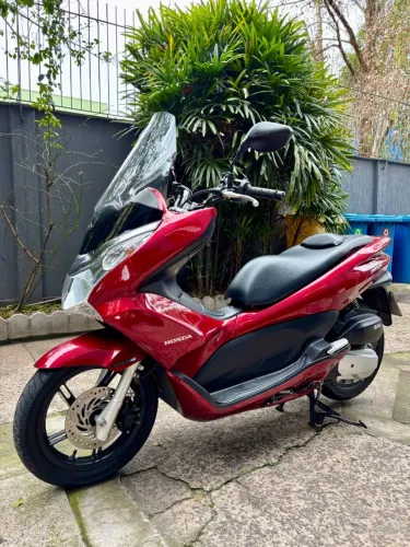 Honda PCX 150 2014 com 20.000 km, 2º dono, pneus novos, revisada, bolha alta Givi!