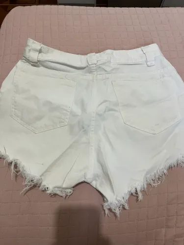 Short Jeans Branco Feminino Tam. 42 - R$ 17,00