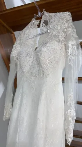 Vestido de Noiva Branco com Renda e Manga Longa