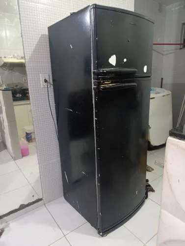 Geladeira Frost Free Electrolux gelo seco 2 partes funcionando tudo perfeitamente