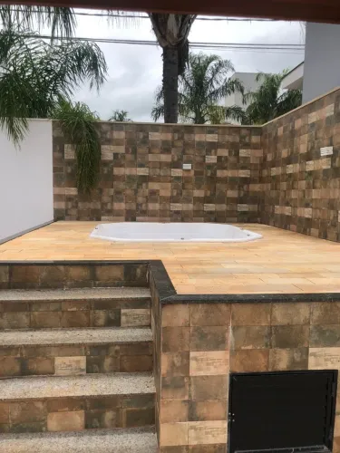 ? Casa Alto Padrão Villaggio III | 3 Suítes + Piscina + Jacuzzi