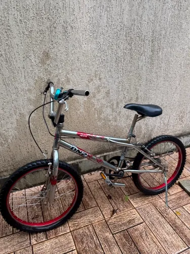 Bicicleta infantil cromada 