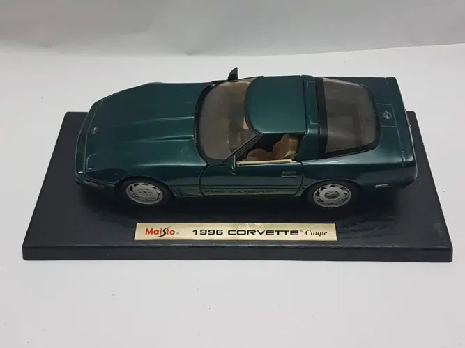 Miniatura carro Corvette Coupê 1996 verde - Maisto 1/18