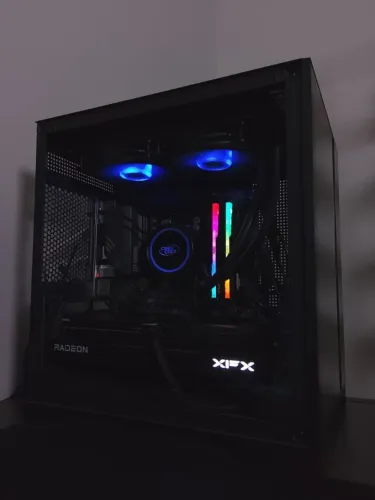 PC Gamer HIGH-END | Ryzen 7 5700X + RX 9060 XT 16GB + 32GB RAM | AVALIO TROCAS*