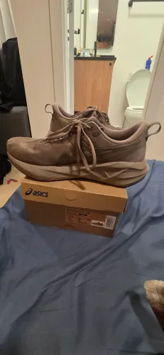 Asics novablast numero 43 original com nota e caixa