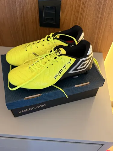CHUTEIRA PROFISSIONAL UMBRO 