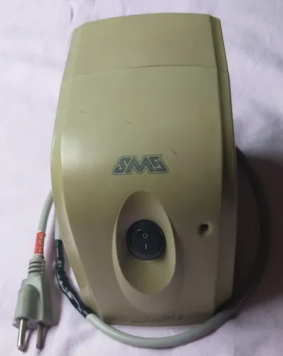 Estabilizador SMS Revolution III L, cor bege, 115 volts, 300 VA, 4 tomadas, semino