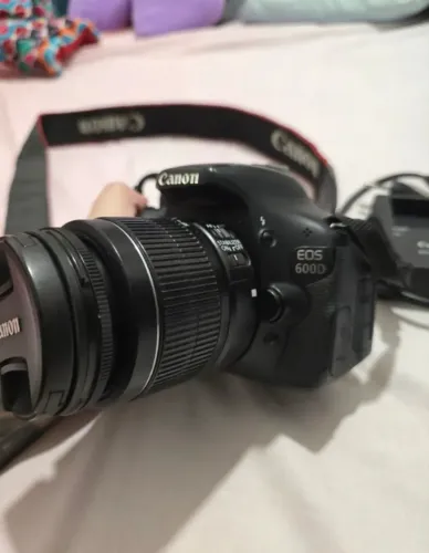 Canon EOS 600D + Lente 18-55 mm Perfeita.