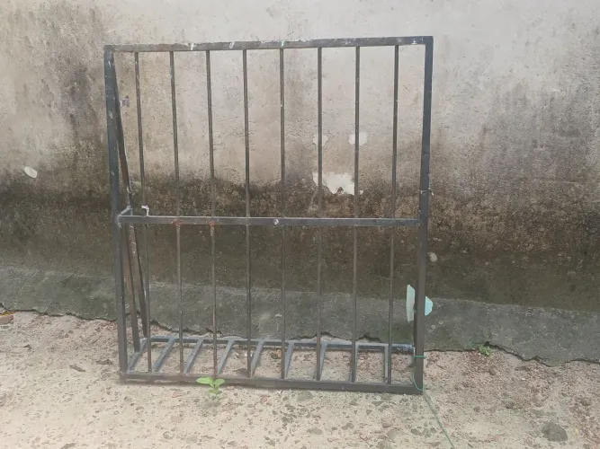 Vendo grade de janela bem conservada