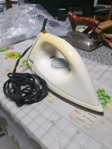 Ferro de passar roupa para uso em artesanato 