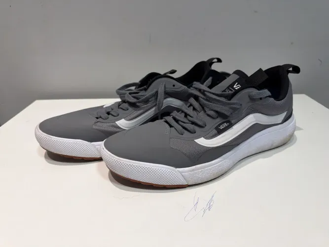 Tênis vans ultraranger