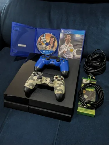 PS4 COM 2 CONTROLES ORIGINAIS E 2 JOGOS GTA V E FIFA 18 + CABO DE 2 METROS COMPLETO NOVO