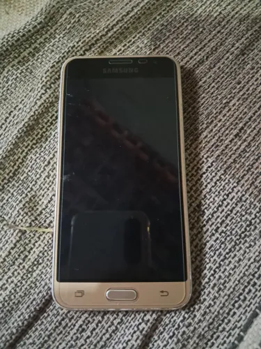 Celular j3