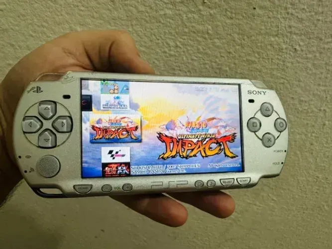 Videogame PSP Prata Destravado 32Gb + 50 Jogos Digitais + Case + Carregador