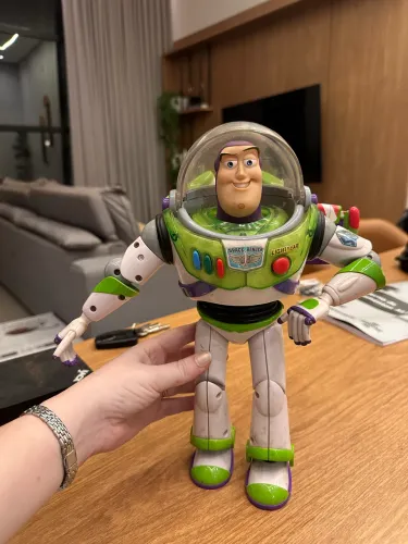 Boneco Buzz Lightyear