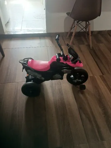 Triciclo Infantil Motoca Sport - Rosa e Preto (Ótimo Estado)
