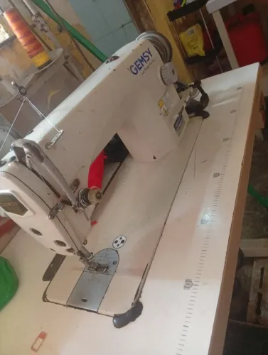 Máquina reta gensy