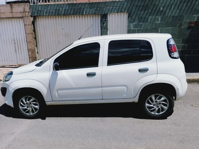 Fiat Uno Attractive 1.0 EVO Fire Flex 8V 5P 2021