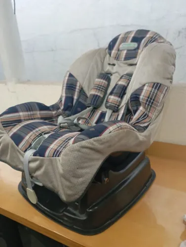 Cadeirinha Burigotto para carro de 0 a 25 kg .