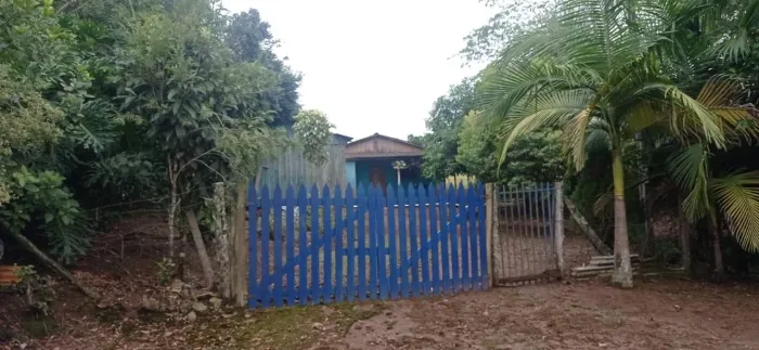 ? Casa com Amplo Terreno de 800m² - Região dos Três Bicos
