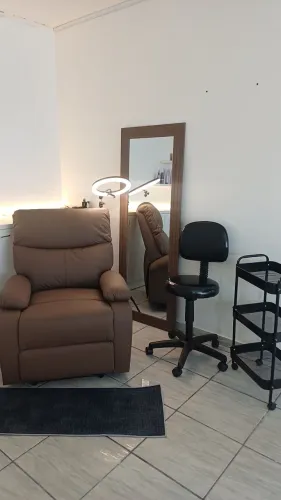 Alugo cadeira para cílios e  sobrancelhas. 