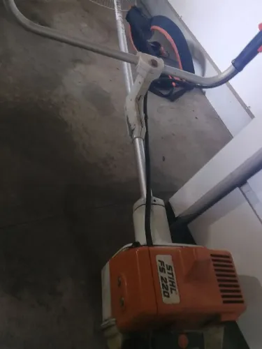 Roçadeira Stihl FS 220