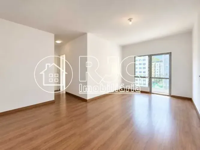 Apartamento 70m² na Tijuca | 2 Quartos, Suíte, 2 Varandas, Dependência e Vaga junto à Rua