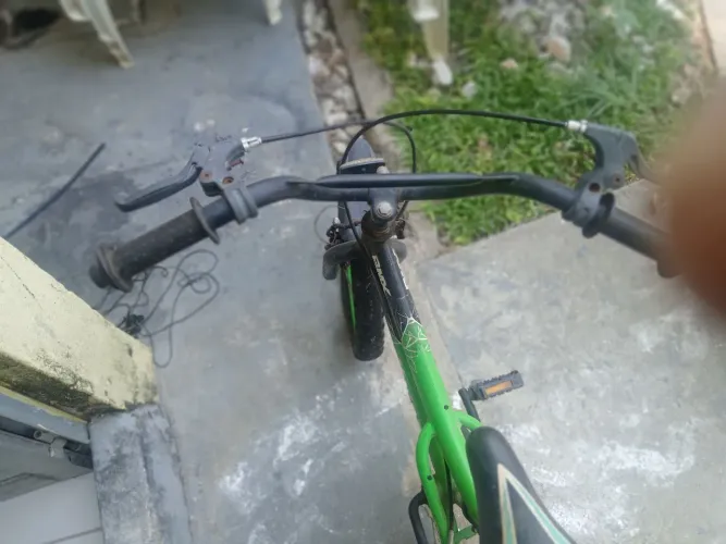Bicicleta Monark BMX infantil verde ar 16 ,com rodinhas ,necessita reforma