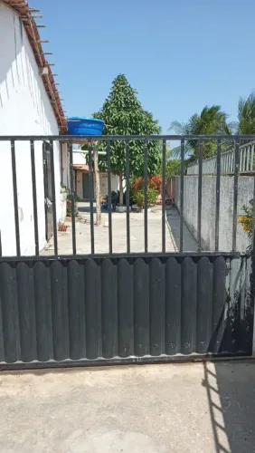 Vendo 2 casas com terreno amplo