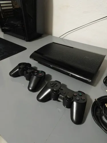 Sony Playstation 3 Super Slim + 2 controles 30 jogos
