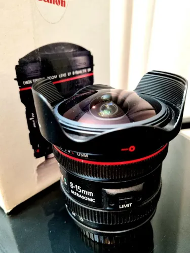 Canon EF 8-15mm f/4L Fisheye USM em estado de nova