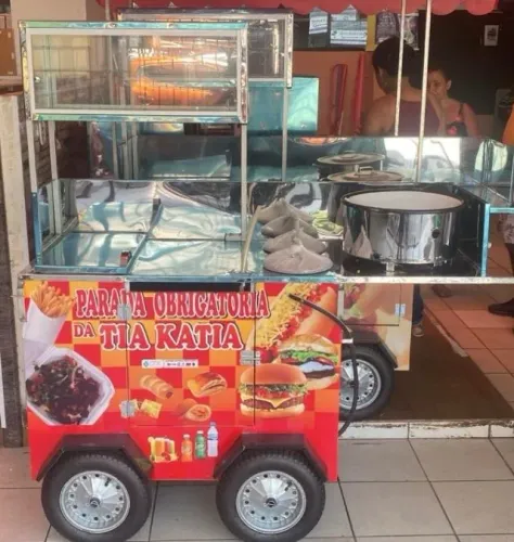 Vendo Carrinho de Lanche , metade do preço, totalmente novo.