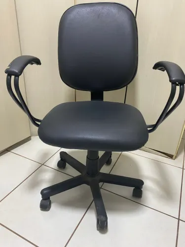 Cadeira de escritório preta