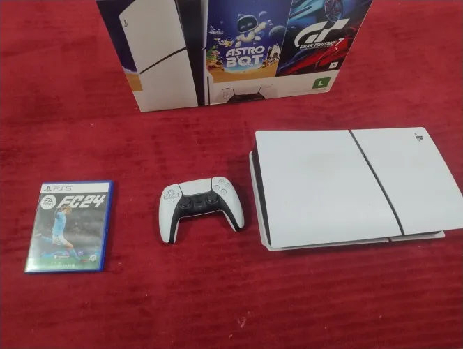 Vende PS5 mídia física com nf 5 meses d uso só vem com 4 jogos