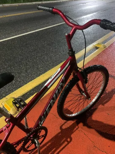 Bicicleta muito nova, preço negociável.