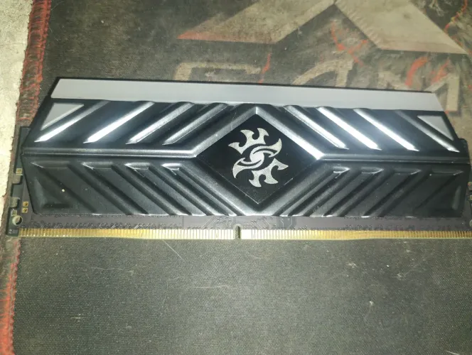 Vendo Memória xpg 8gb 3200 Mhz
