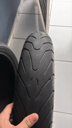 Pneu dianteiro 120/70 R17 Pirelle angel meia vida