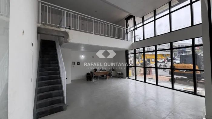 ALUGUEL: Loja Ampla com Mezanino, 75m², 1 Vaga, Lauro Linhares, Trindade, Florianópolis - 