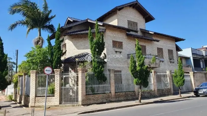 Ampla residência para locação em Cachoeirinha - Vila Eunice Velha