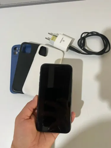 iPhone 11 128g. R$1.000