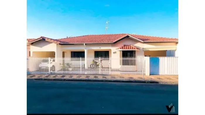 Belíssima Casa a Venda em Socorro - SP