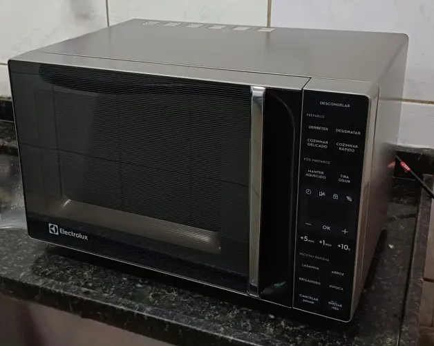 Micro-ondas Electrolux 23L cor Inox