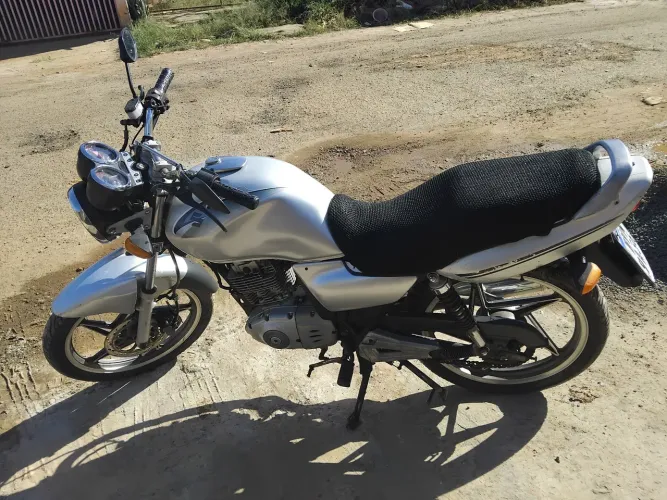 Vendo essa suzuki ano 2003