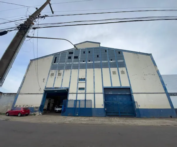 Pavilhão com 1036m2 próximo as Ferramentas Gerais