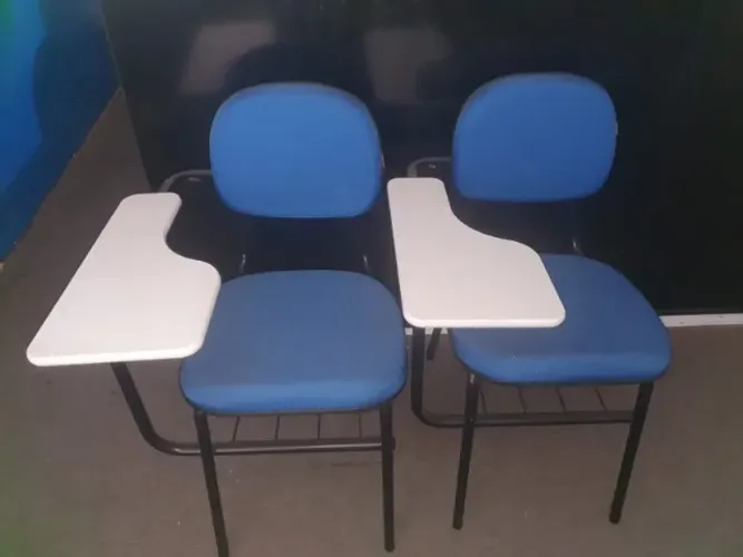 cadeira universitária estofada com prancheta