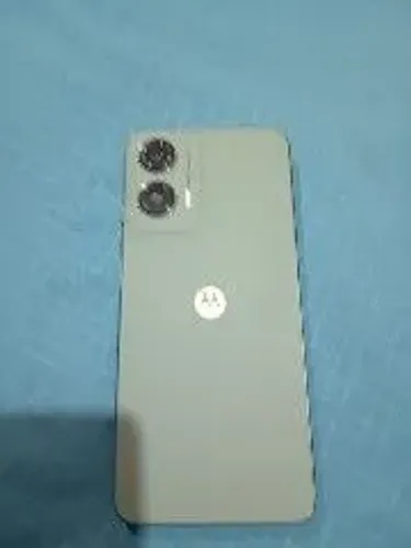 Vendo celular Motorola pouco tempo de uso e bem conservado 
