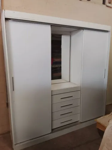 Guarda roupas capelinha USADO ENTREGA e MONTA dentro de Uberlândia MG 