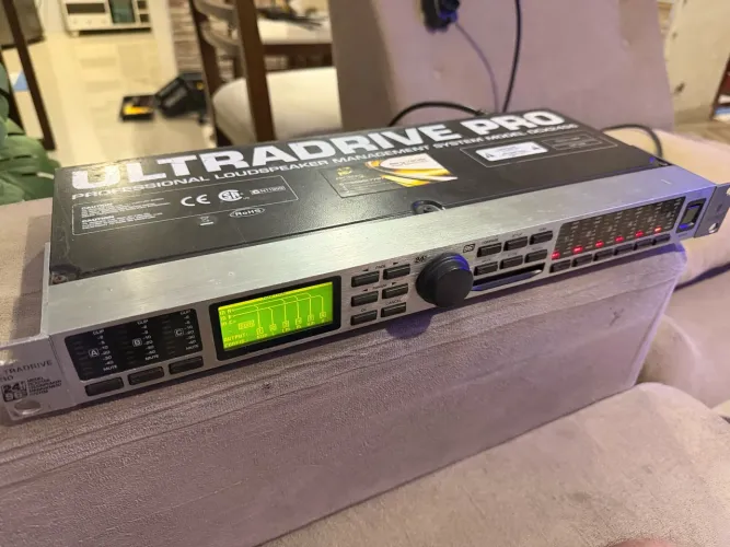 Processador Behringer DCX-2496