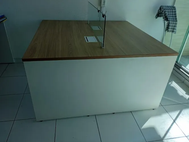 Mesa plataforma escritório